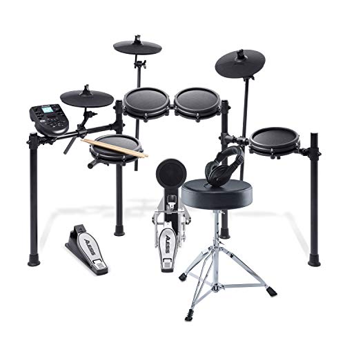 Alesis Drums Nitro Mesh Kit Bundle – Komplettes E-Drum Set mit einem achtteiligen Mesh E-Drum Kit, Schlagzeughocker, Kopfhörern und Drum Sticks  
